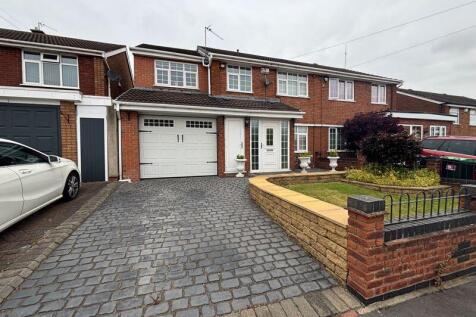 Abbotsford Avenue Great Barr... 4 bed semi