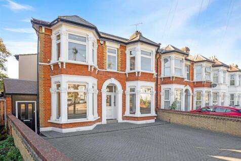 4 bedroom end of terrace house for sale