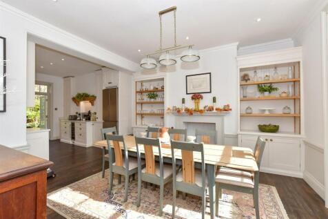 6 bedroom detached house for sale