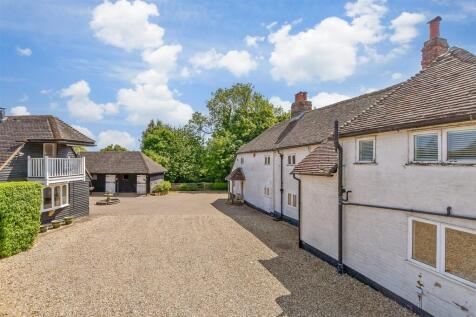 5 bedroom detached house for sale