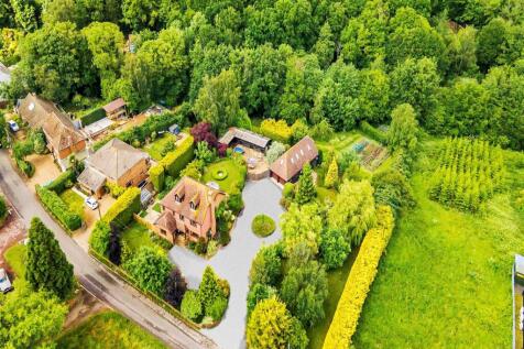 6 bedroom detached house for sale