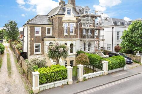 6 bedroom semi-detached house for sale