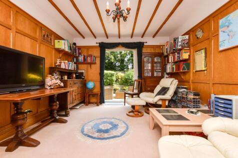 4 bedroom detached bungalow for sale