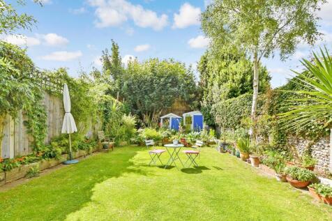 7 bedroom end of terrace house for sale