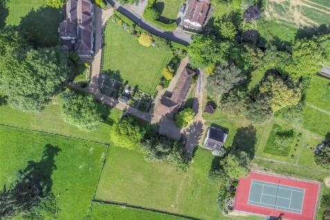 6 bedroom detached house for sale