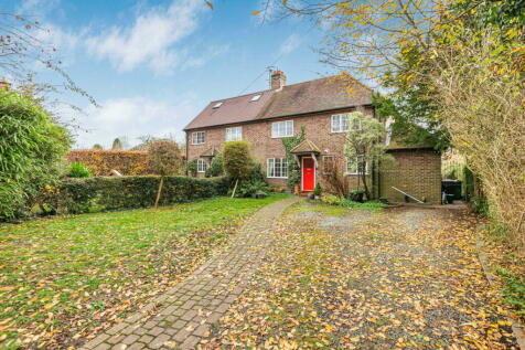 New Road, Chilworth, Guildford GU4 3 bed semi