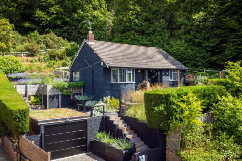 Phillips Hatch, Wonersh, Guildford GU5 3 bed detached house for sale