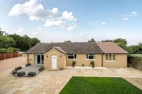 Juniper Hill,  Northamptonshire,  NN13 3 bed detached bungalow for sale