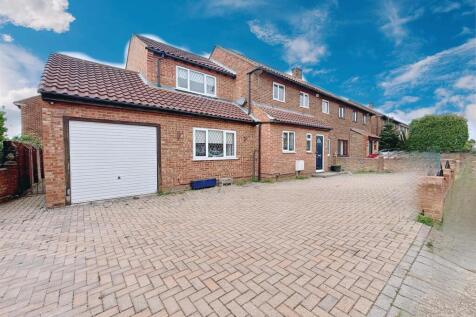 4 bedroom semi-detached house for sale