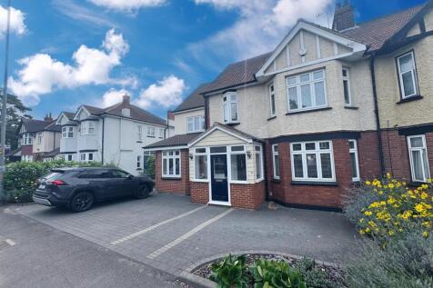 5 bedroom semi-detached house for sale
