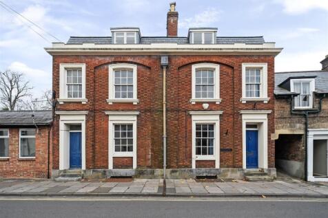 Terraced house for sale