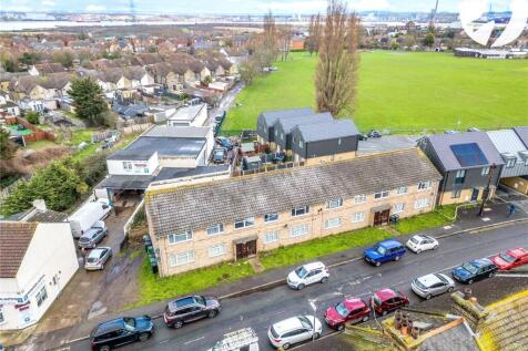 Milton Road, Swanscombe, Kent, DA10 2 bed flat for sale