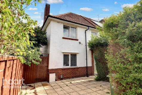 Kingsley Road, Eastfield 3 bed end of terrace house for sale