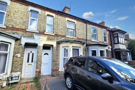 Lincoln Road, Peterborough 3 bed terraced house for sale