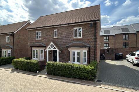 Craftmans Crescent, Burgess Hill RH15 3 bed detached house for sale