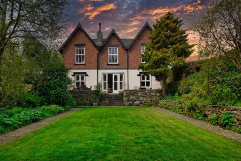 6 bedroom detached house for sale