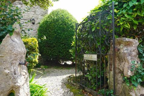 2 bedroom maisonette for sale