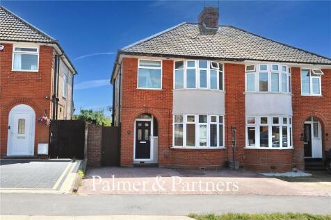 Elmcroft Road, Ipswich, Suffolk, IP1 3 bed semi