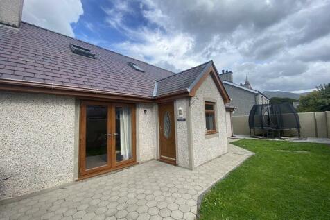 4 bedroom detached bungalow for sale