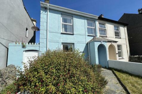 2 bedroom semi-detached house for sale