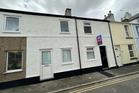 Caernarfon, Gwynedd 2 bed terraced house for sale