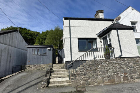 Llainwen Uchaf, Caernarfon, LL55 2 bed end of terrace house for sale