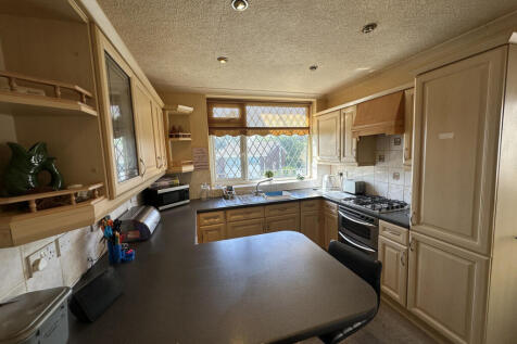 Gorwel, Llanfairfechan, Conwy, LL33 2 bed detached house for sale