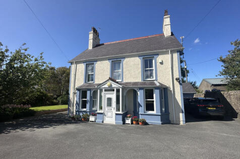Ffordd Caergybi... 4 bed detached house for sale