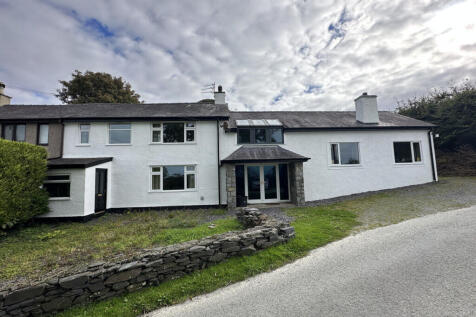 Lleiniau Isaf, Llanrug, Gwynedd, LL55 4 bed semi