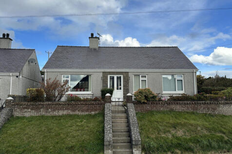 Llwyndu Road, Penygroes, Gwynedd, LL54 3 bed detached bungalow for sale
