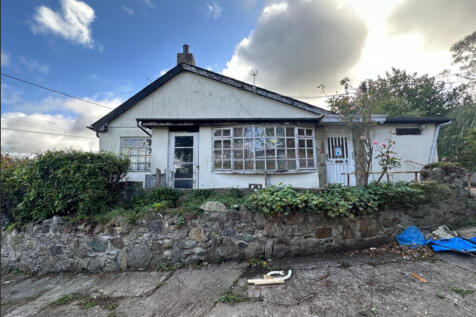 Bryn Y Waen, Y Felinheli, Gwynedd, LL56 2 bed detached bungalow for sale