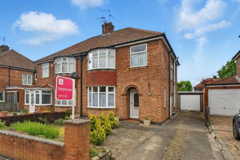 3 bedroom semi-detached house for sale