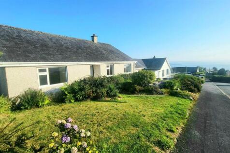 9 Pant Yr Onnen, Llanfair 3 bed detached bungalow for sale