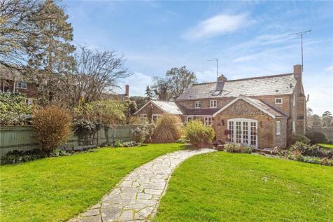 Flint Cottage, Solesbridge Lane... 3 bed semi