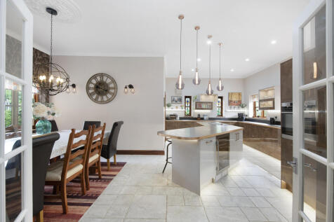 Infields Road, Huntingdon PE28 4 bed detached house for sale