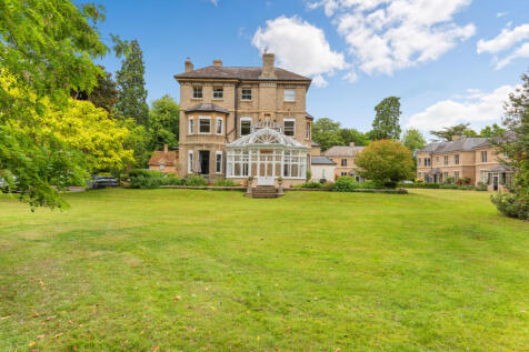 The Elms, Huntingdon PE28 4 bed penthouse for sale