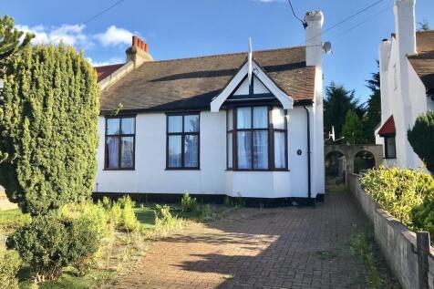 Meadway, Ilford 3 bed detached bungalow for sale