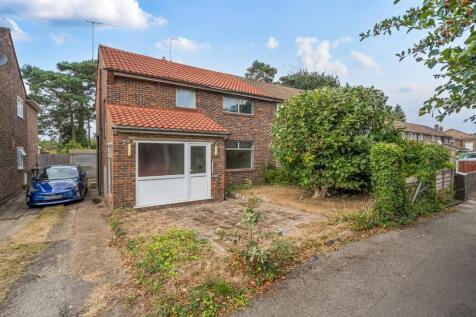 Albert Drive, Sheerwater, Woking... 3 bed semi