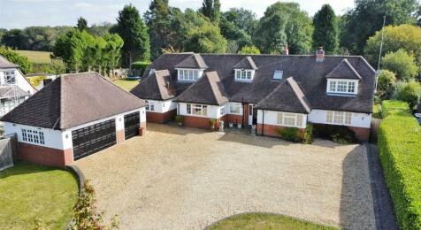 4 bedroom country house for sale