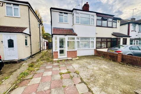 3 bedroom semi-detached house for sale