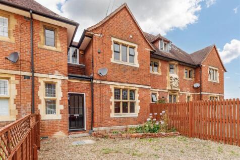 Burlingham Court, Evesham WR11 2 bed terraced house for sale