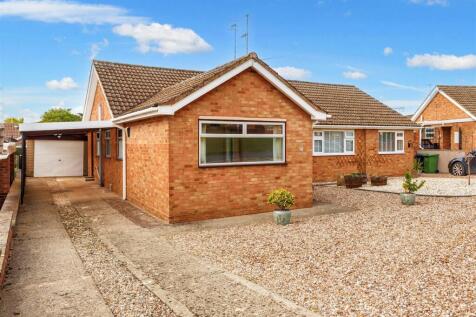 3 bedroom semi-detached bungalow for sale