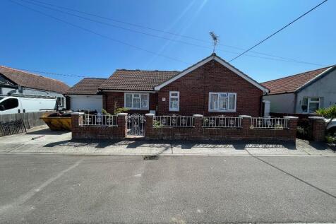 2 bedroom detached bungalow for sale