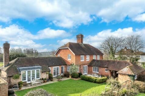 4 bedroom equestrian property for sale