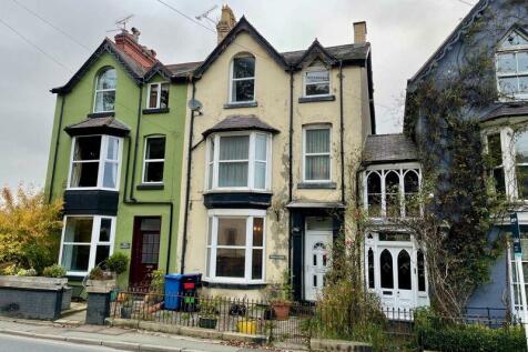 5 bedroom terraced house for sale