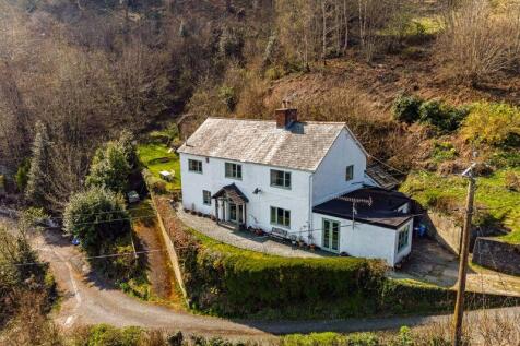 Geraint, Llangollen 5 bed detached house for sale
