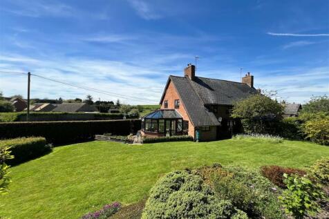 The Green, Chesterton, Leamington Spa 3 bed semi