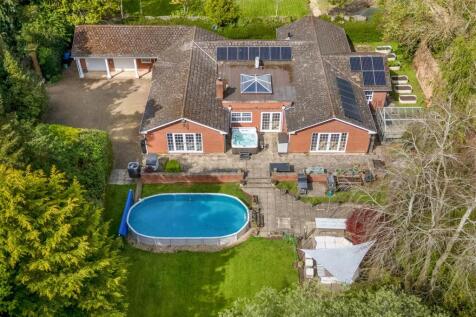 Moreton Paddox, Moreton Morrell, Warwick 4 bed detached bungalow for sale