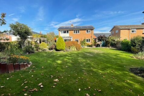 Banbury Road, Ettington... 3 bed link detached house for sale