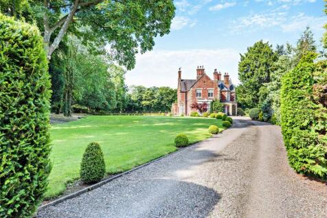 The Green, Gresford, Nr Wrexham, LL12 5 bed detached house for sale